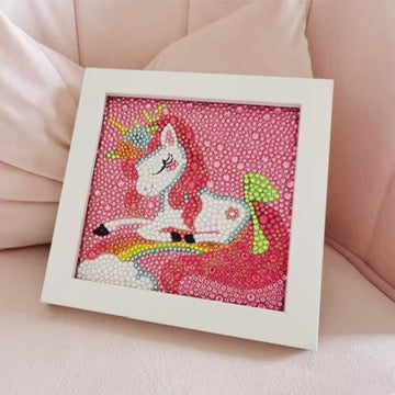 Unicornio Rosado Acostado Pintura con Diamantes para Niños + Marco 18x18